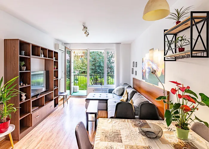 Zoe Apartman *