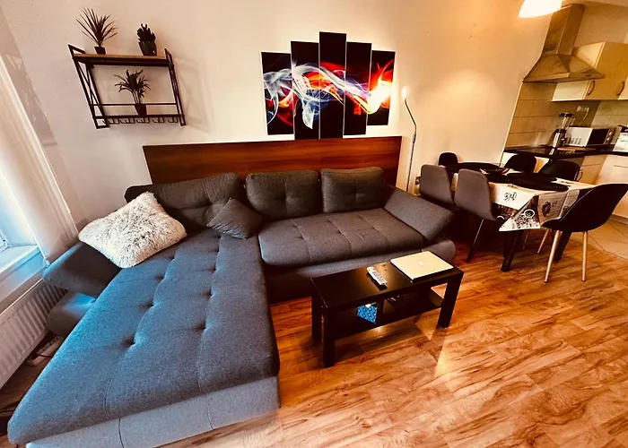 Zoe Apartman *