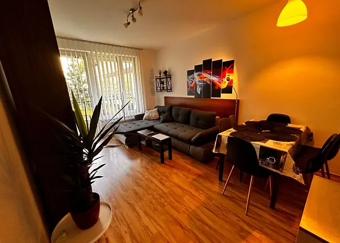 Zoe Apartman *